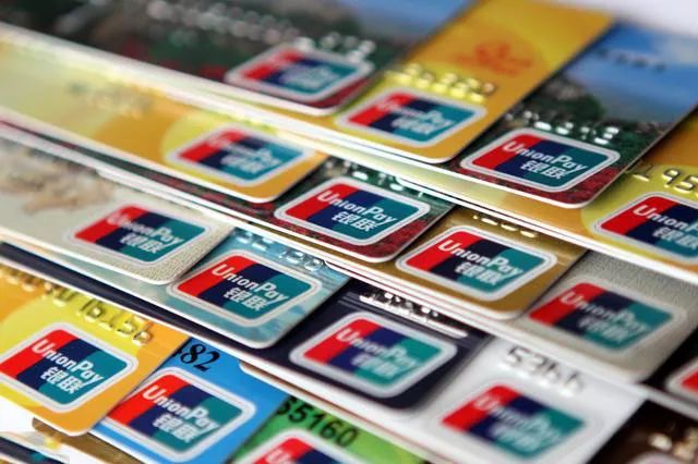 信用卡还款能通过两千不断刷不断还重复还款,达到还款一万额度吗?